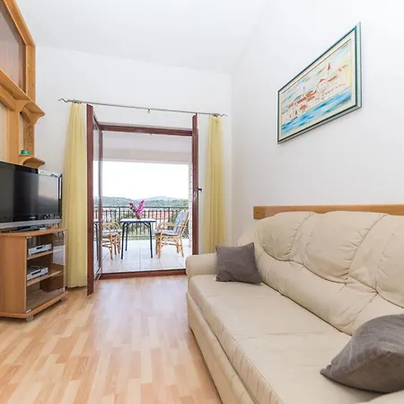 Family Friendly House With A Swimming Pool Vrsine, Trogir - 22668 산책길