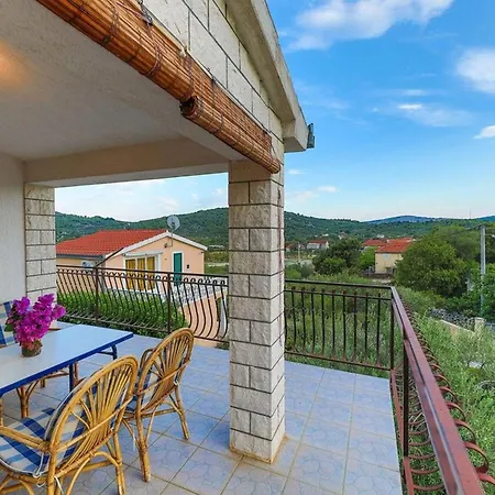 Family Friendly House With A Swimming Pool Vrsine, Trogir - 22668 * 산책길