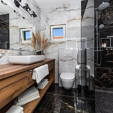 Family Friendly House With A Swimming Pool Vrsine, Trogir - 22668 산책길