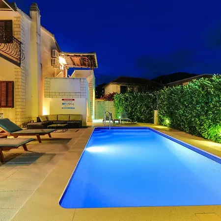 Family Friendly House With A Swimming Pool Vrsine, Trogir - 22668 펜션
